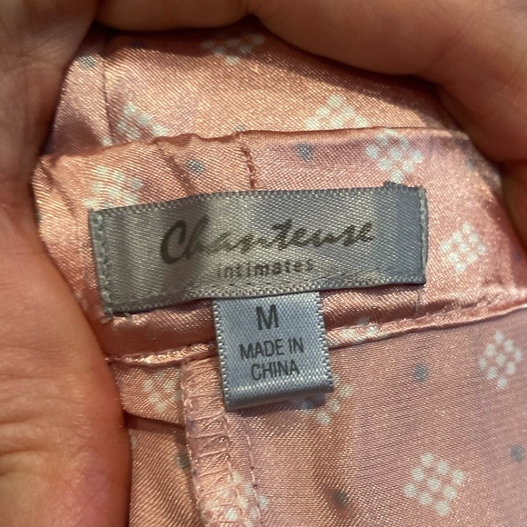 Chanteuse pink silky and lace trimmed pajama set - Picture 2 of 3